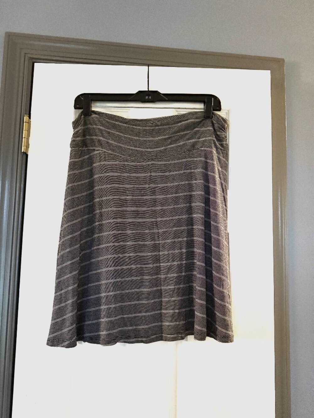 Merona Size L Gray Striped Skirt Knee Length Wide Waistband VGUC